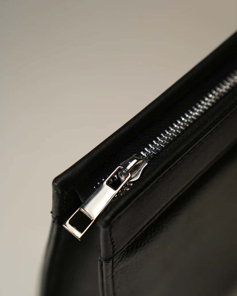 BM7 Premium Leather Pouch – Stylish Compact Organizer